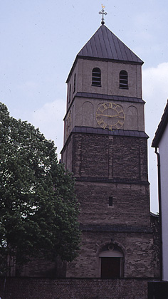 Der 5geschossige Westturm